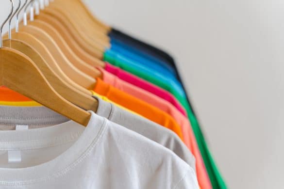 tee-shirts homme de plusieurs couleurs