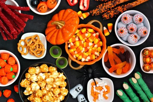 goûter halloween avec bonbos et friandises