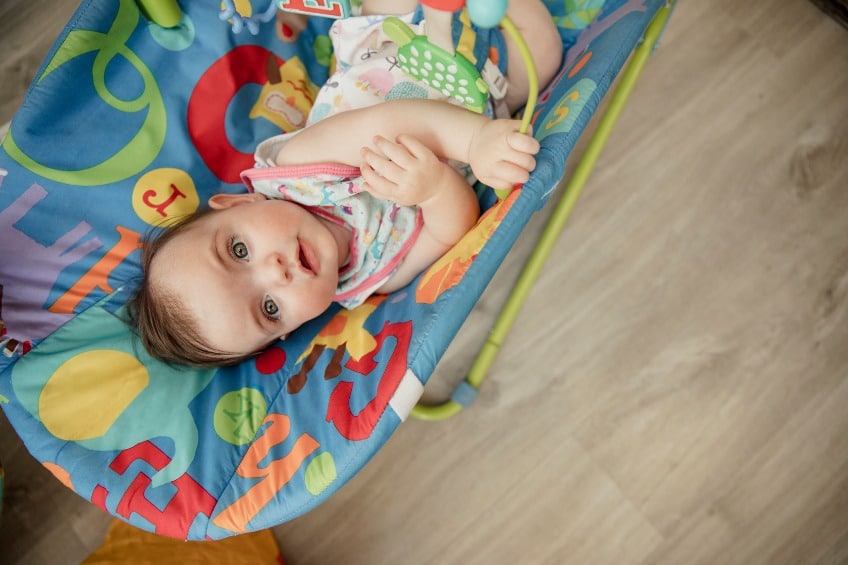 Le transat pour bébé : un essentiel pour l’éveil de bébé