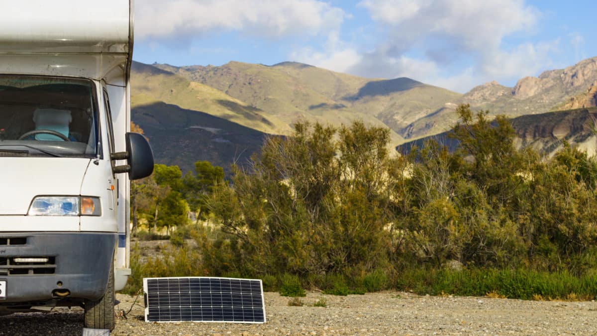 Générateur électrique solaire : quelles bonnes raisons de l’adopter en road trip ?