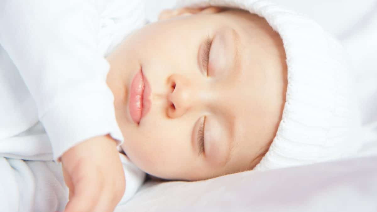 Comment sécuriser efficacement un lit bébé ?