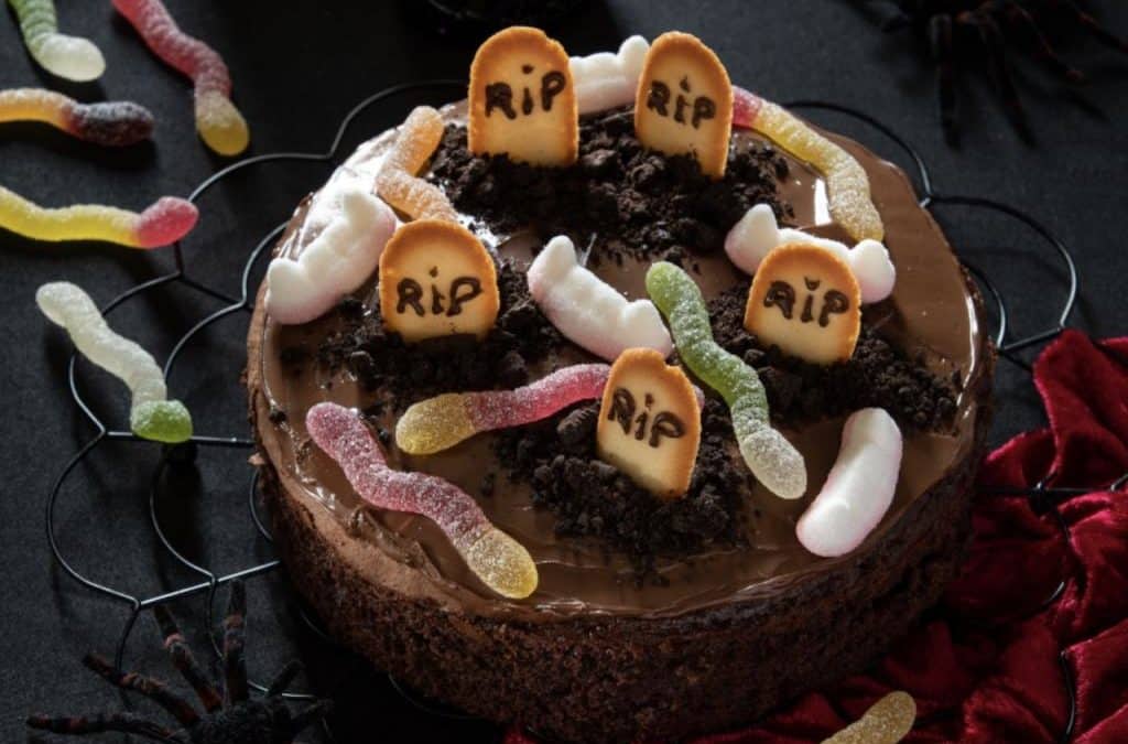 Recette : Un gâteau effrayant avec des bonbons Haribo pour Halloween !